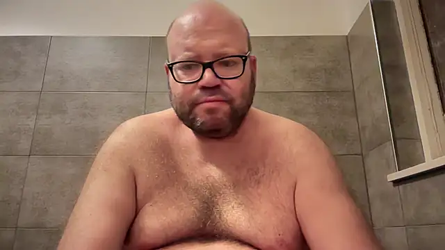Snapshot of theitalianbear chatting on 09.21.25 theitalianbear online show from 09.21.25
