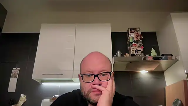 Snapshot of theitalianbear chatting on 10.09.25 theitalianbear online show from 10.09.25
