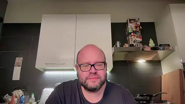 Snapshot of theitalianbear chatting on 10.16.25 theitalianbear online show from 10.16.25
