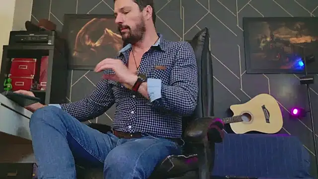 Snapshot of ChrisKox chatting on 01.12.25 ChrisKox online show from 01.12.25