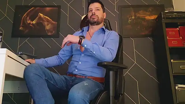 Snapshot of ChrisKox chatting on 02.11.25 ChrisKox online show from 02.11.25