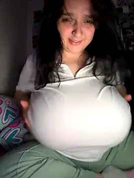 Snapshot of aliceayres797 chatting on 10.19.25 aliceayres797 online show from 10.19.25