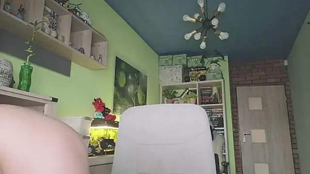 Snapshot of karmija chatting on 12.16.24 karmija online show from 12.16.24