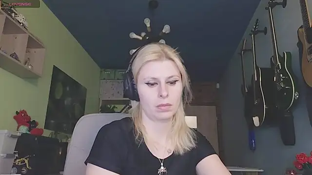 Snapshot of karmija chatting on 02.18.25 karmija online show from 02.18.25