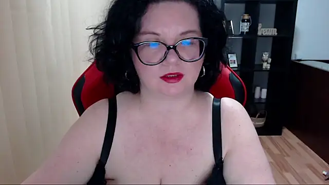 Snapshot of MissTroublle chatting on 09.10.25 MissTroublle online show from 09.10.25