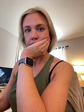 Snapshot of Kay_Cakes chatting on 02.04.25 Kay Cakes online show from 02.04.25