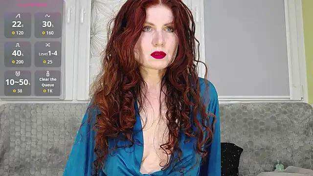 Snapshot of Hetera chatting on 10.26.25 Hetera online show from 10.26.25