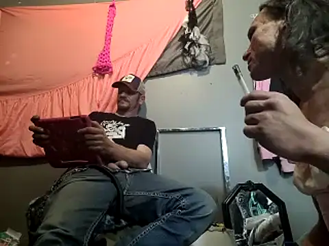 Snapshot of sissyvee chatting on 03.19.25 sissyvee online show from 03.19.25