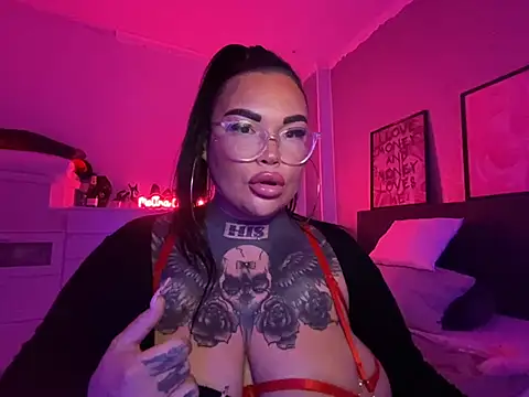 Snapshot of _MelinaCurves_ chatting on 01.31.25 MelinaCurves online show from 01.31.25