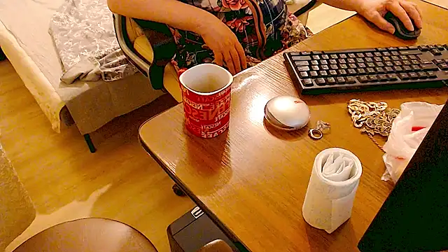 Snapshot of MomJaneSex chatting on 02.25.25 MomJaneSex online show from 02.25.25