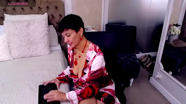 BustyPenellope online show from 10.06.25