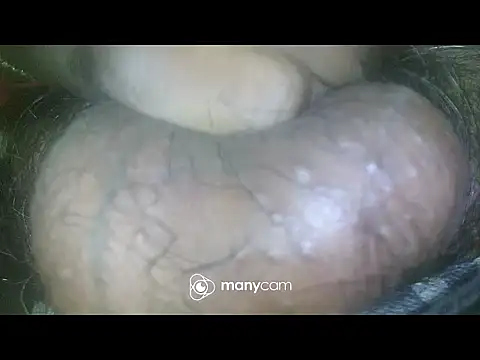 Snapshot of jikh13 chatting on 10.31.25 jikh13 online show from 10.31.25