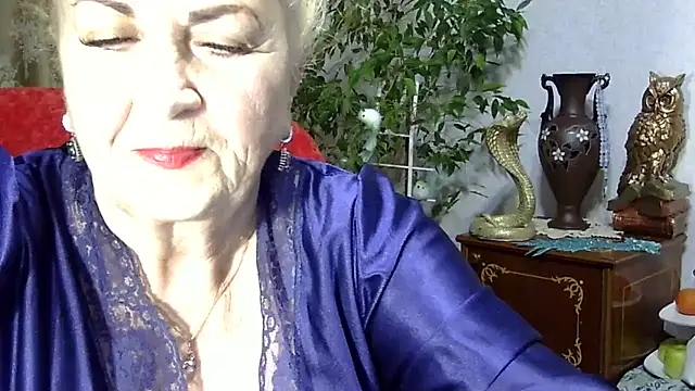 Snapshot of Emma52610 chatting on 02.18.25 Emma52610 online show from 02.18.25