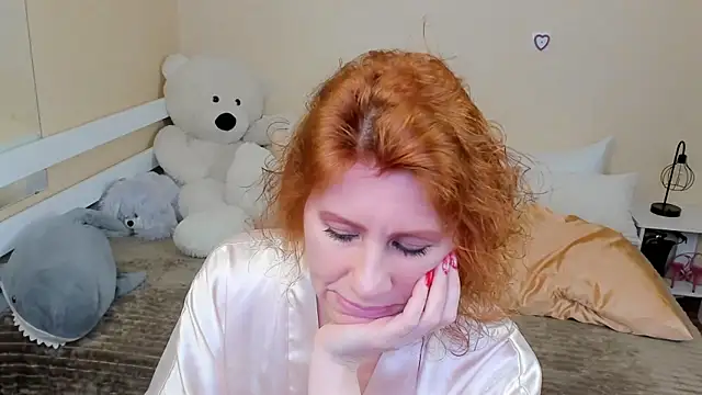 Snapshot of FoxySophia chatting on 01.21.25 FoxySophia online show from 01.21.25