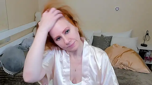 Snapshot of FoxySophia chatting on 01.21.25 FoxySophia online show from 01.21.25