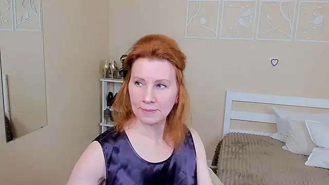 Snapshot of FoxySophia chatting on 02.05.25 FoxySophia online show from 02.05.25