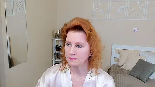 Snapshot of FoxySophia chatting on 02.08.25 FoxySophia online show from 02.08.25