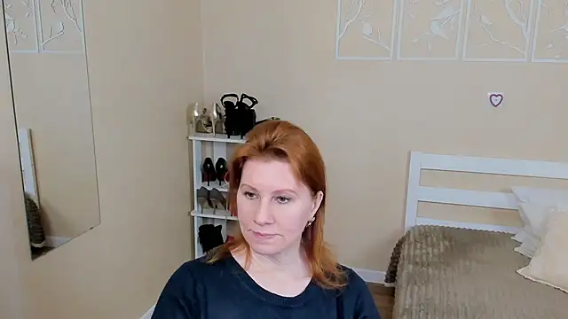 Snapshot of FoxySophia chatting on 02.17.25 FoxySophia online show from 02.17.25