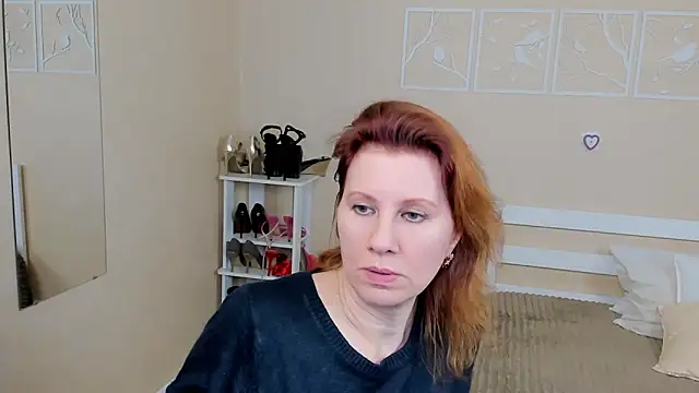 Snapshot of FoxySophia chatting on 02.18.25 FoxySophia online show from 02.18.25