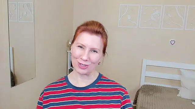 Snapshot of FoxySophia chatting on 02.24.25 FoxySophia online show from 02.24.25