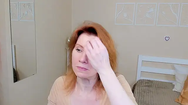 Snapshot of FoxySophia chatting on 02.26.25 FoxySophia online show from 02.26.25