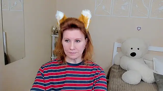Snapshot of FoxySophia chatting on 03.05.25 FoxySophia online show from 03.05.25