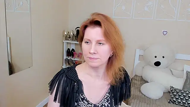 Snapshot of FoxySophia chatting on 03.08.25 FoxySophia online show from 03.08.25