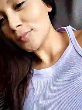 Snapshot of kinky_mila@xh chatting on 01.21.25 kinky milaxh online show from 01.21.25