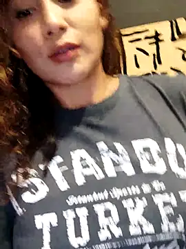 Snapshot of kinky_mila@xh chatting on 02.18.25 kinky milaxh online show from 02.18.25