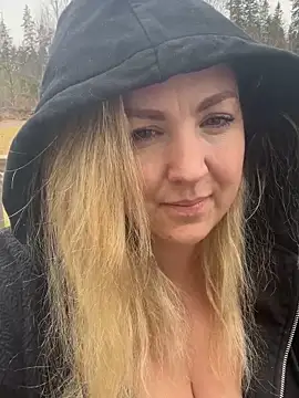 Snapshot of Anna_Alexa chatting on 02.28.25 Anna Alexa online show from 02.28.25