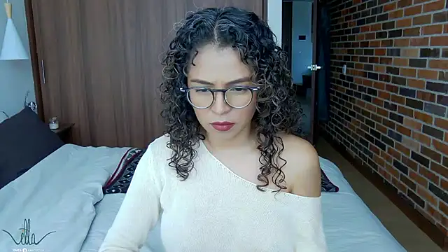 Snapshot of illaroom chatting on 12.02.24 illaroom online show from 12.02.24