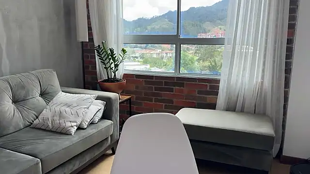 Snapshot of illaroom chatting on 03.18.25 illaroom online show from 03.18.25