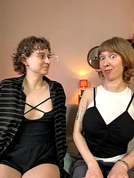 Snapshot of Jitoon_Exe chatting on 09.20.25 Jitoon Exe online show from 09.20.25