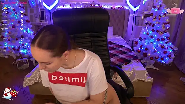 Snapshot of FoxyShy chatting on 12.26.24 FoxyShy online show from 12.26.24