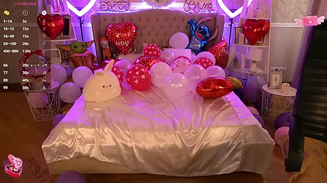 Snapshot of FoxyShy chatting on 02.15.25 FoxyShy online show from 02.15.25