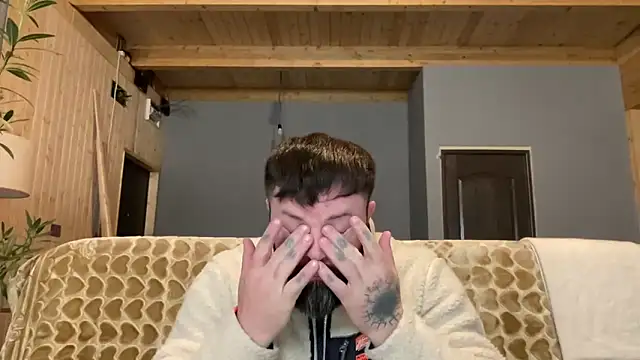 Snapshot of AlphaSparks chatting on 11.19.25 AlphaSparks online show from 11.19.25