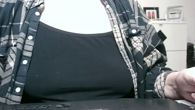 Snapshot of heidi60 chatting on 01.20.25 heidi60 online show from 01.20.25