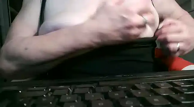 Snapshot of heidi60 chatting on 02.14.25 heidi60 online show from 02.14.25