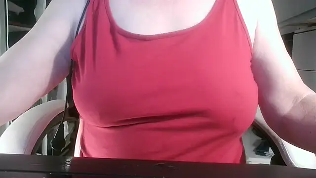 Snapshot of heidi60 chatting on 02.28.25 heidi60 online show from 02.28.25