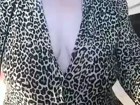 Snapshot of heidi60 chatting on 03.22.25 heidi60 online show from 03.22.25