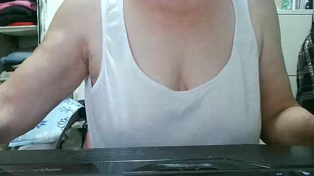 Snapshot of heidi60 chatting on 10.09.25 heidi60 online show from 10.09.25