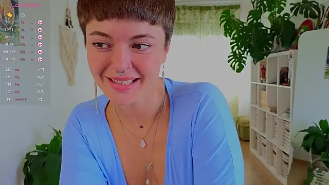 Snapshot of lana_sky chatting on 09.10.25 lana sky online show from 09.10.25