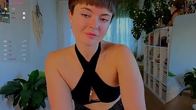 Snapshot of lana_sky chatting on 09.30.25 lana sky online show from 09.30.25