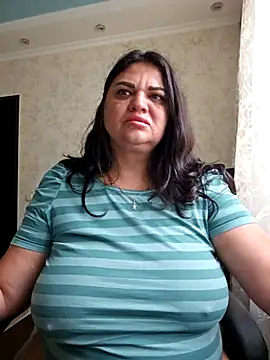 Snapshot of littleRikka chatting on 09.30.25 littleRikka online show from 09.30.25