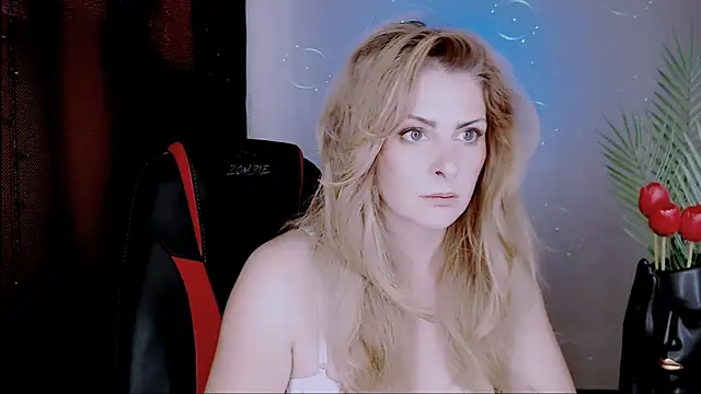 Snapshot of Eleonores chatting on 09.12.25 Eleonores online show from 09.12.25