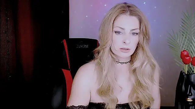 Snapshot of Eleonores chatting on 09.14.25 Eleonores online show from 09.14.25