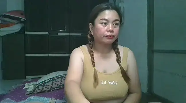 Snapshot of Kariebabe chatting on 02.20.25 Kariebabe online show from 02.20.25