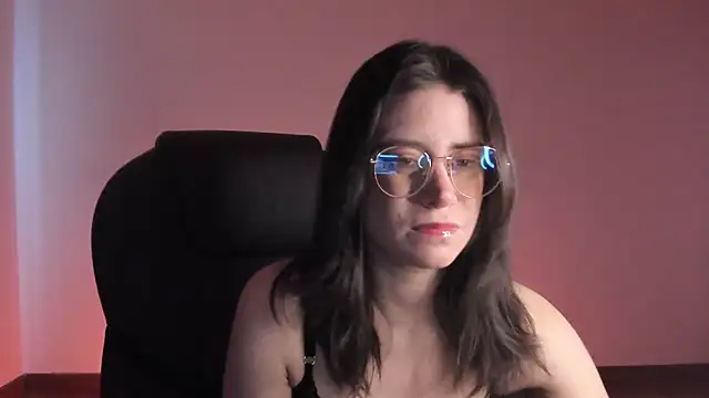Snapshot of HazelKush chatting on 09.18.25 HazelKush online show from 09.18.25