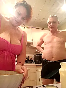 Snapshot of _lady_red_ chatting on 12.29.24 lady red online show from 12.29.24