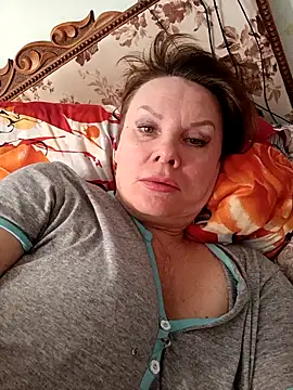 Snapshot of _lady_red_ chatting on 01.07.25 lady red online show from 01.07.25